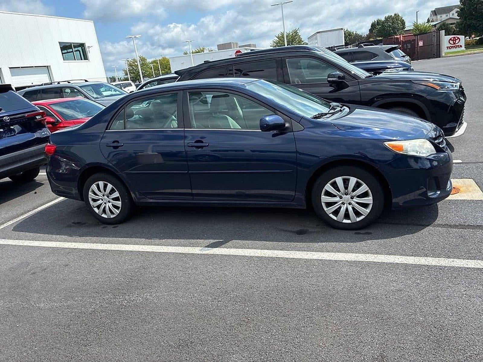 2013 Toyota Corolla 4dr Sdn Auto LE (Natl)