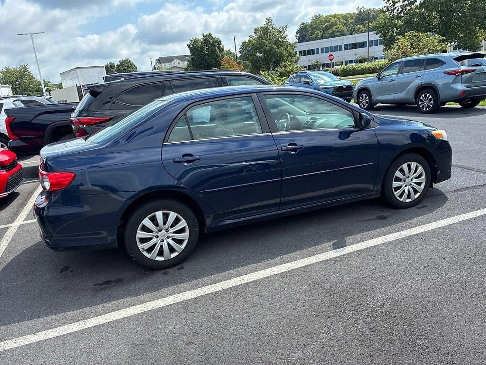 2013 Toyota Corolla 4dr Sdn Auto LE (Natl)