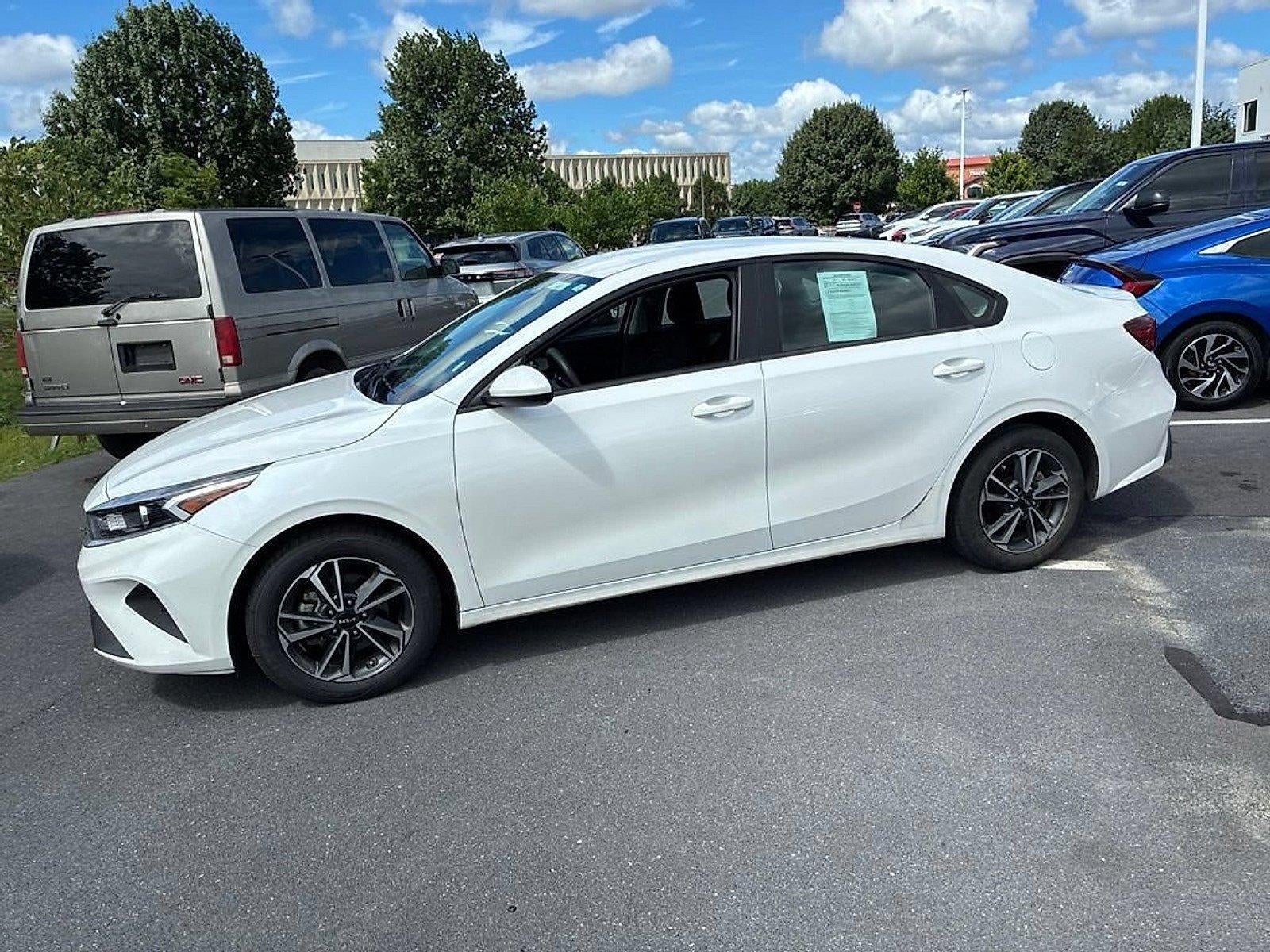 2024 Kia Forte LXS IVT