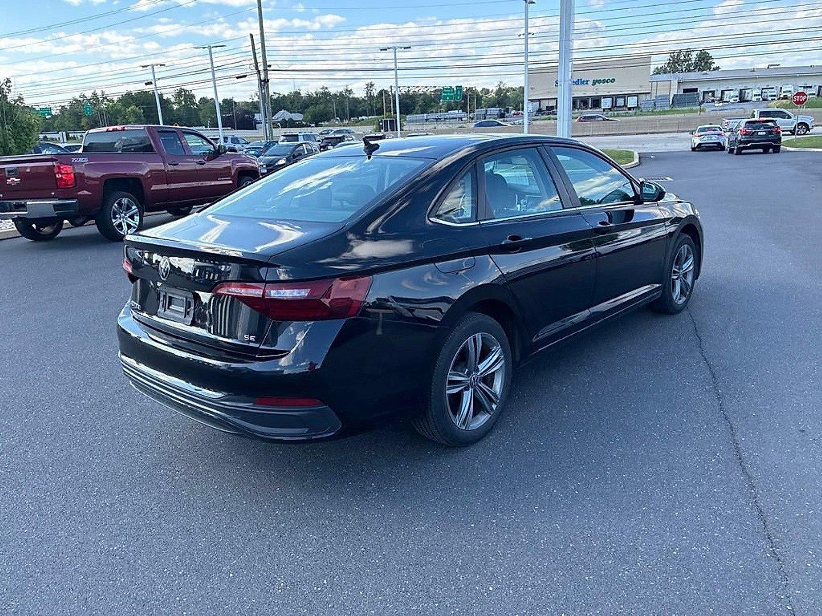 2024 Volkswagen Jetta SE Auto