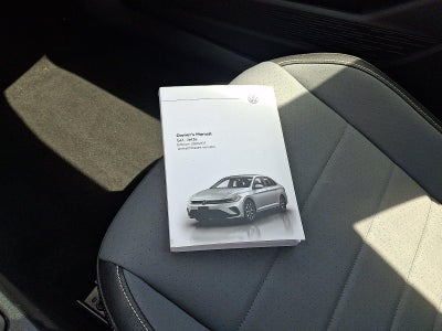 2025 Volkswagen Jetta SE Auto