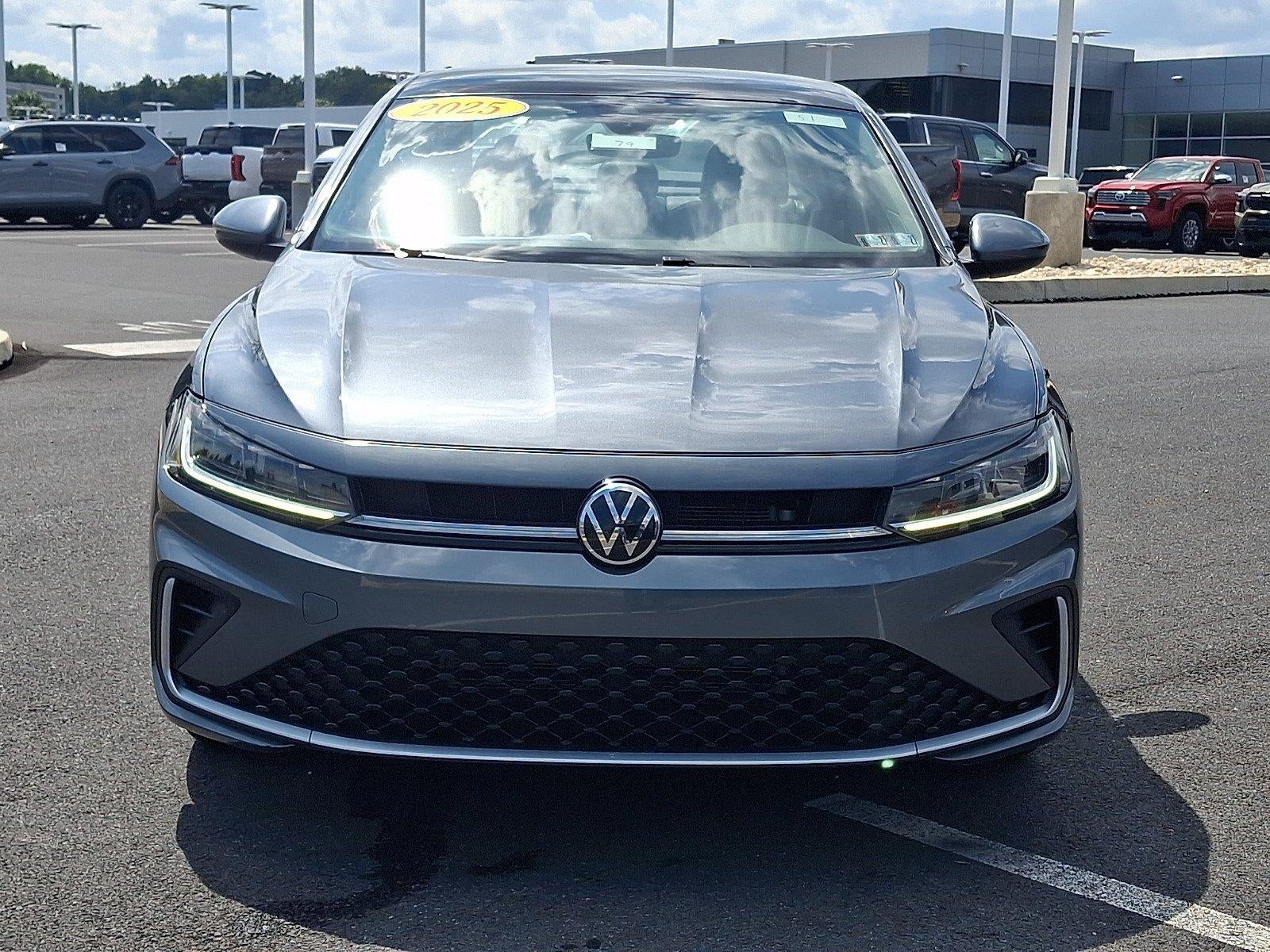 2025 Volkswagen Jetta SE Auto