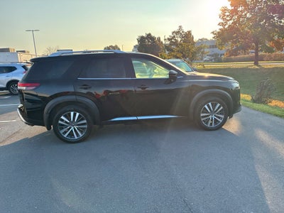 2022 Nissan Pathfinder Platinum