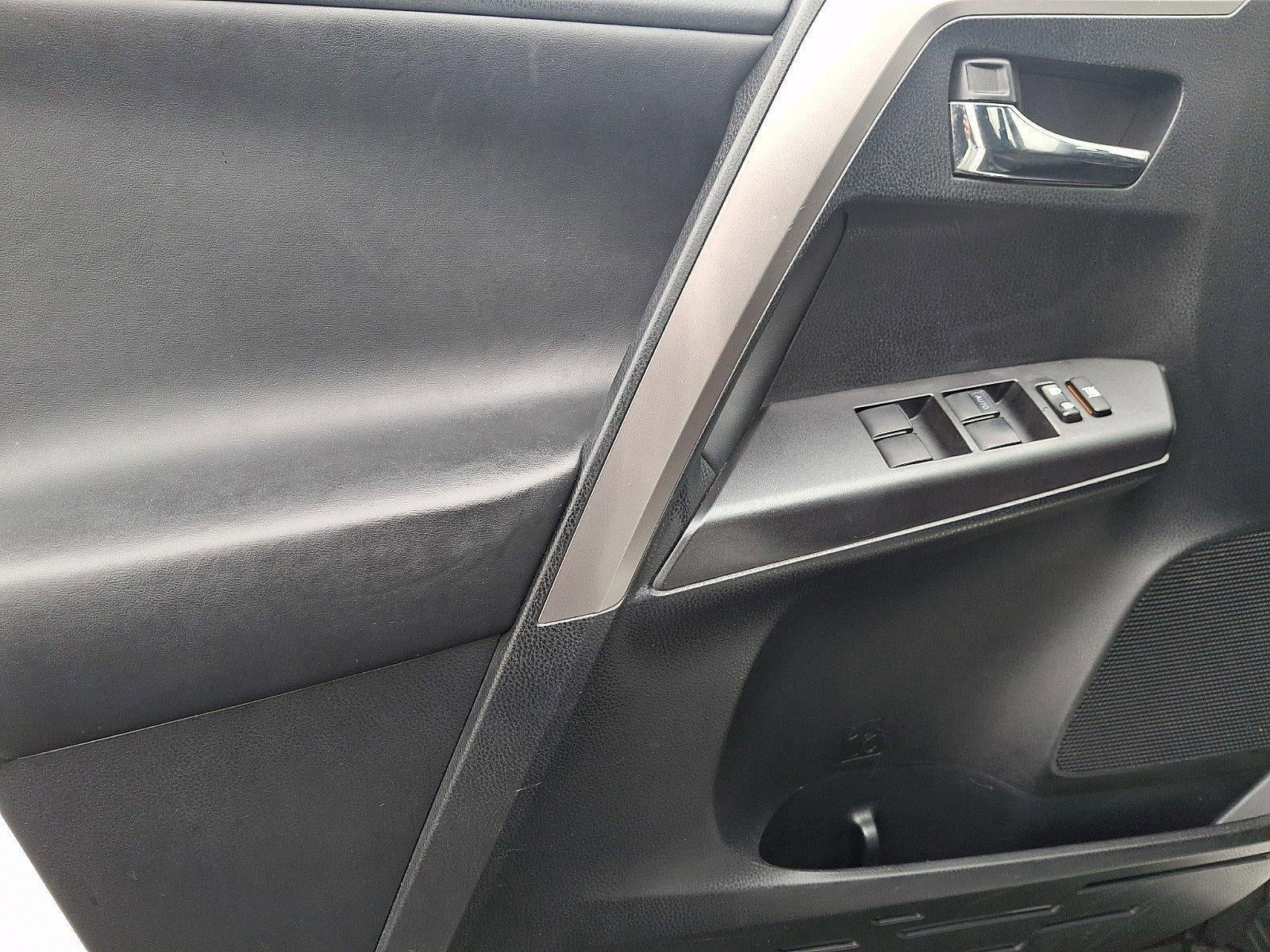 2017 Toyota RAV4 Hybrid XLE AWD (Natl)