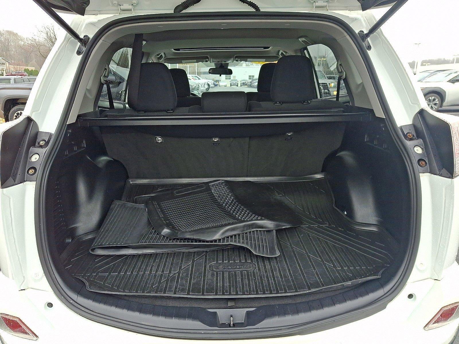 2017 Toyota RAV4 Hybrid XLE AWD (Natl)