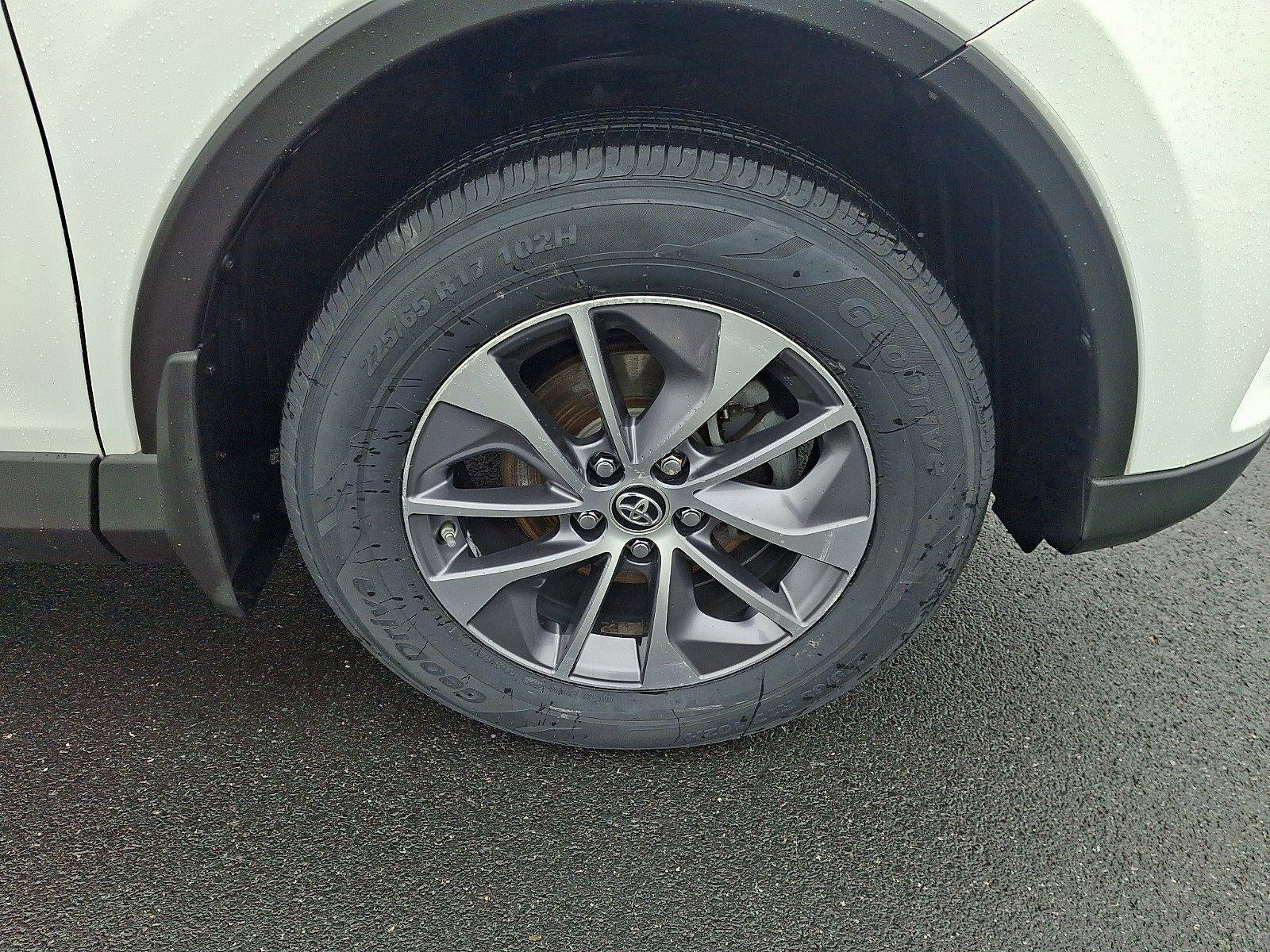 2017 Toyota RAV4 Hybrid XLE AWD (Natl)