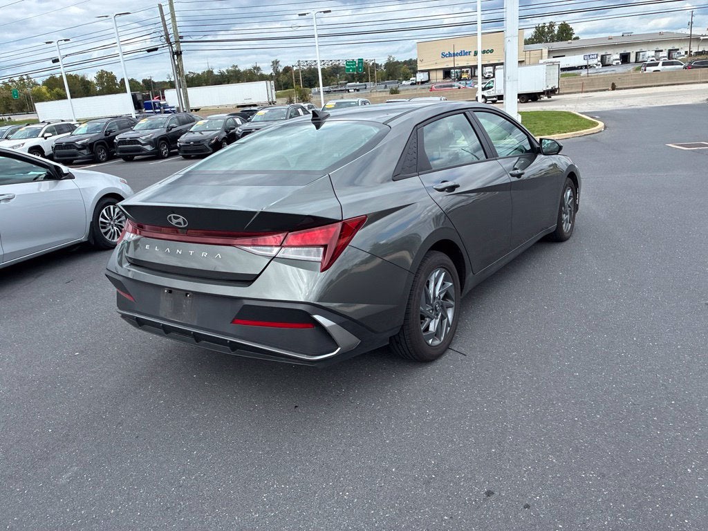 2024 Hyundai ELANTRA SEL
