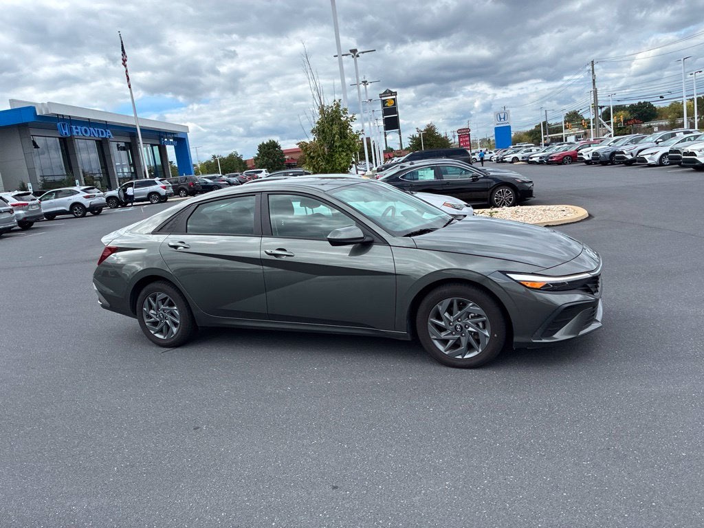 2024 Hyundai ELANTRA SEL