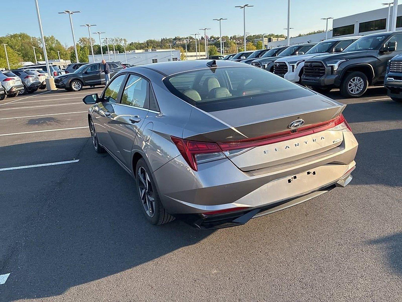 2023 Hyundai ELANTRA Limited IVT