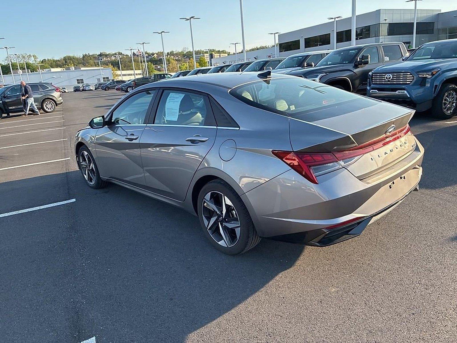 2023 Hyundai ELANTRA Limited IVT