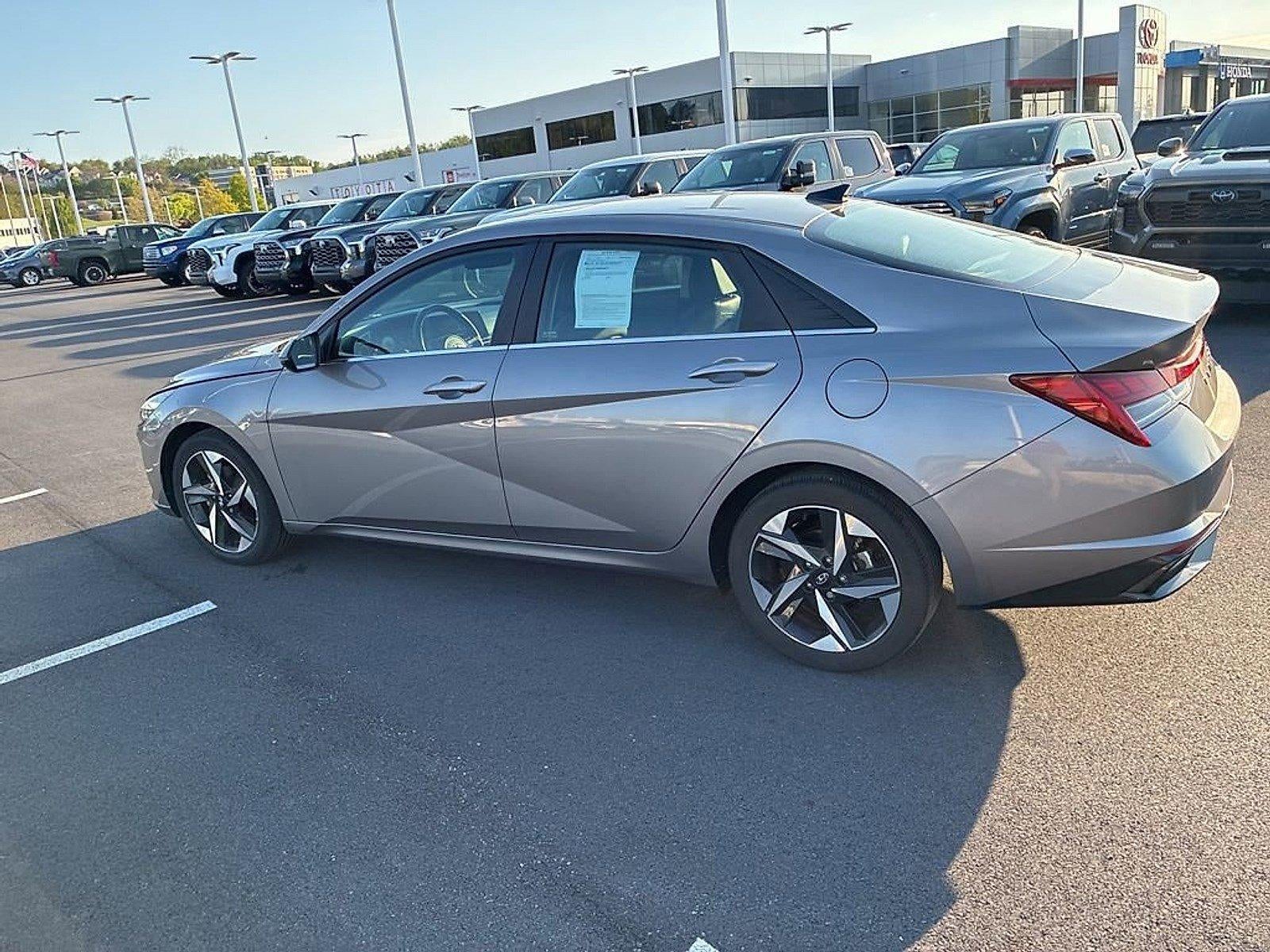 2023 Hyundai ELANTRA Limited IVT