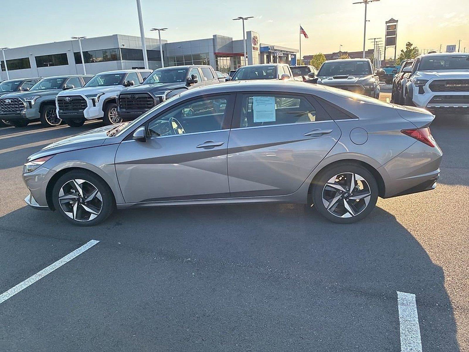 2023 Hyundai ELANTRA Limited IVT