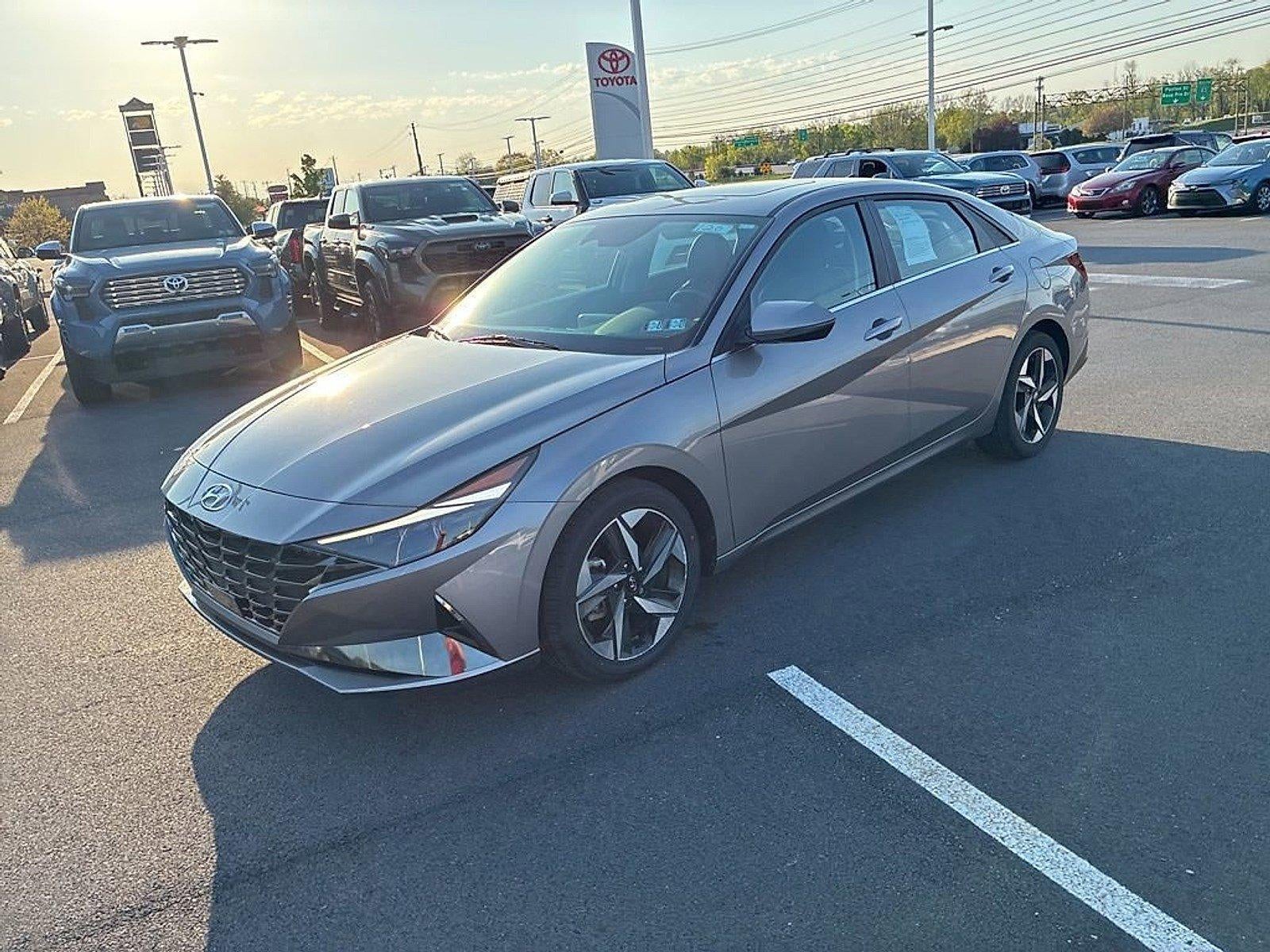 2023 Hyundai ELANTRA Limited IVT