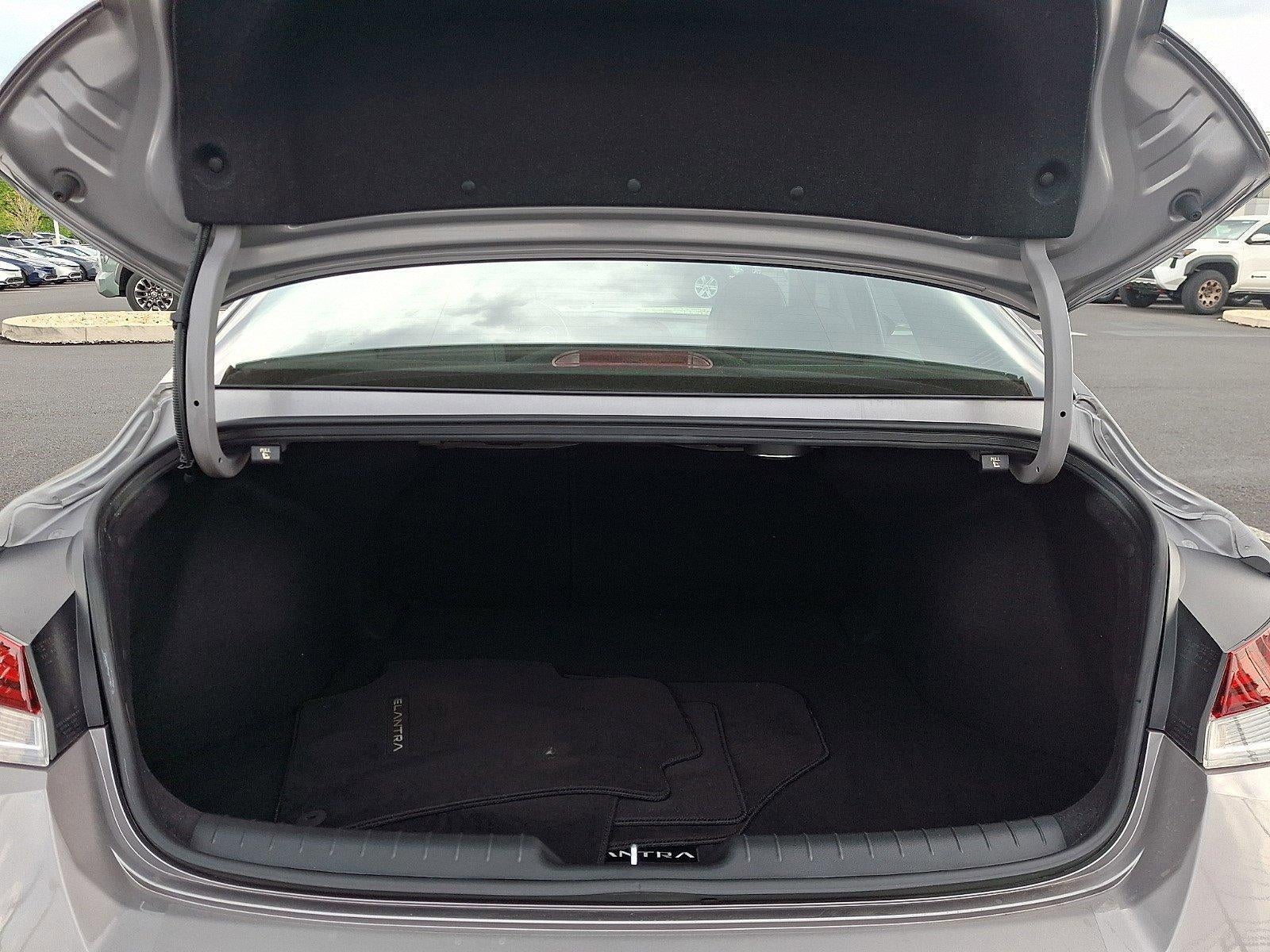 2023 Hyundai ELANTRA Limited IVT