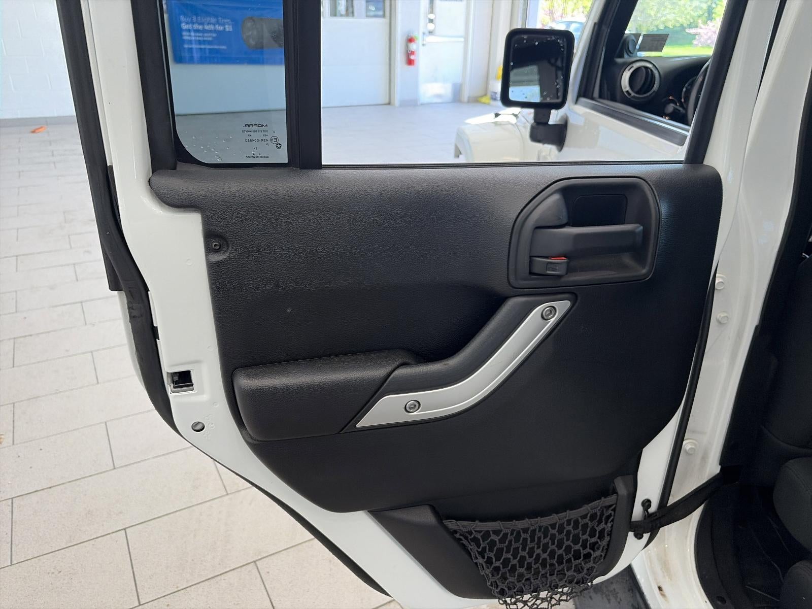 2012 Jeep Wrangler Unlimited 4WD 4dr Sahara