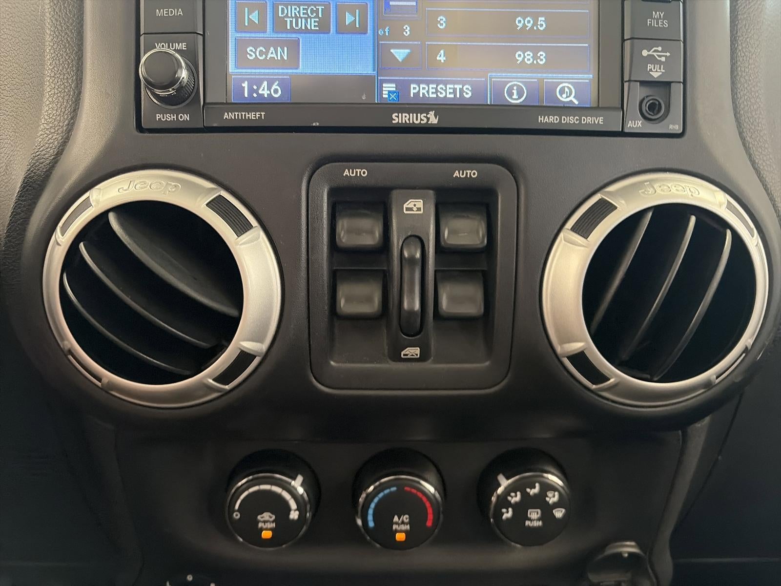 2012 Jeep Wrangler Unlimited 4WD 4dr Sahara