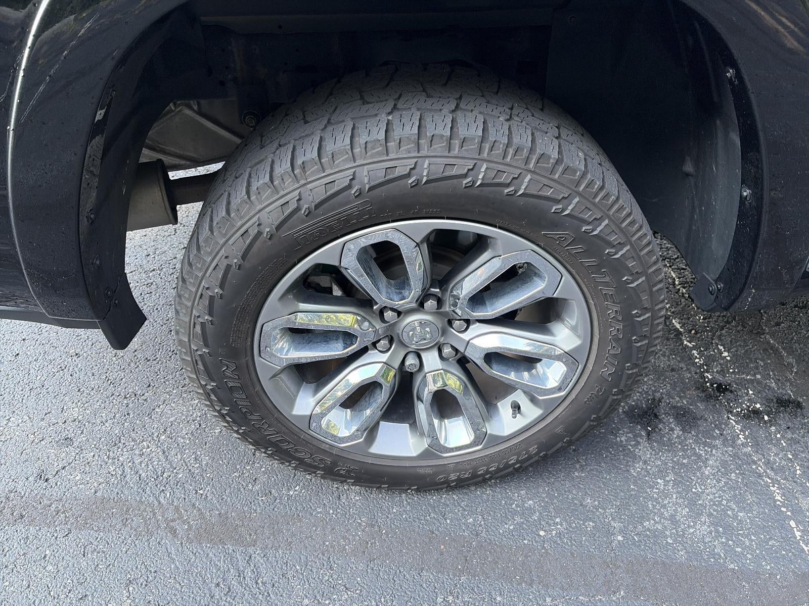 2019 RAM 1500 Laramie 4x4 Crew Cab 5'7" Box