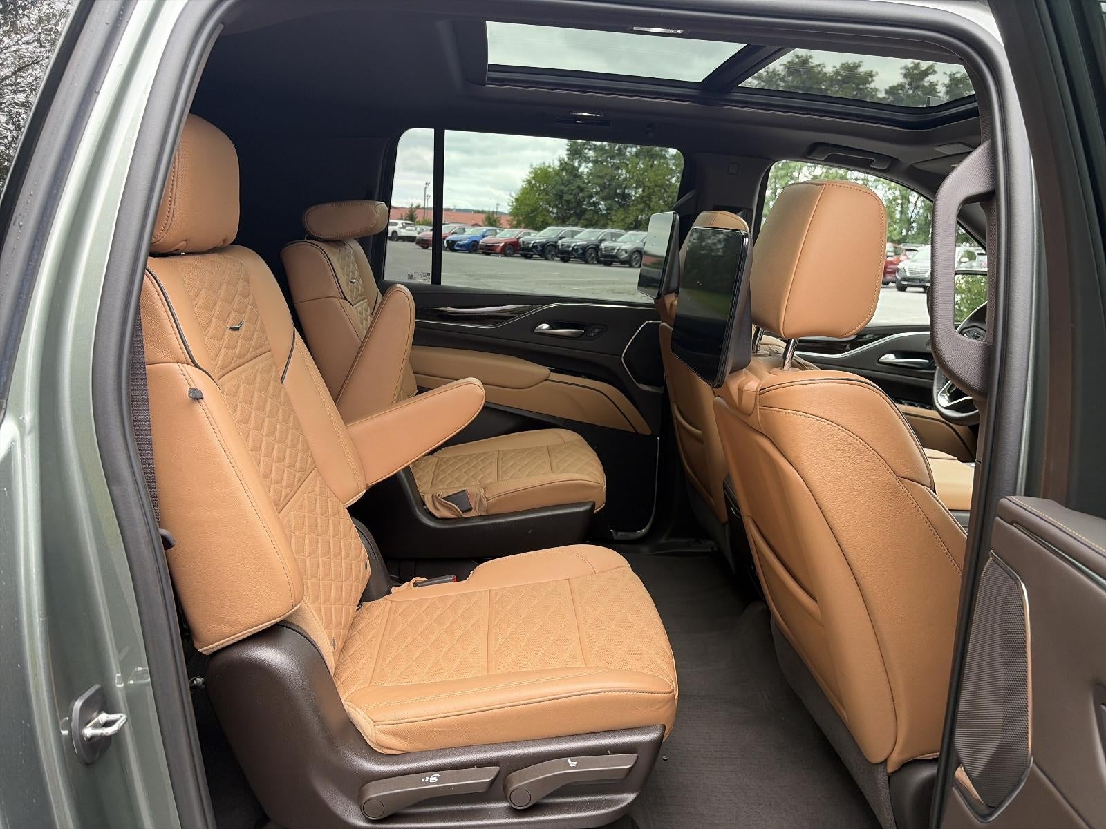 2023 Cadillac Escalade ESV 4WD Premium Luxury