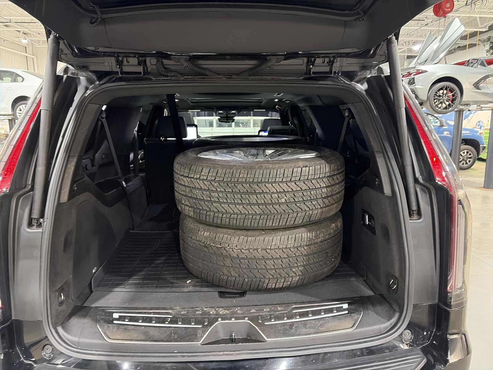 2023 Cadillac Escalade ESV 4WD Premium Luxury