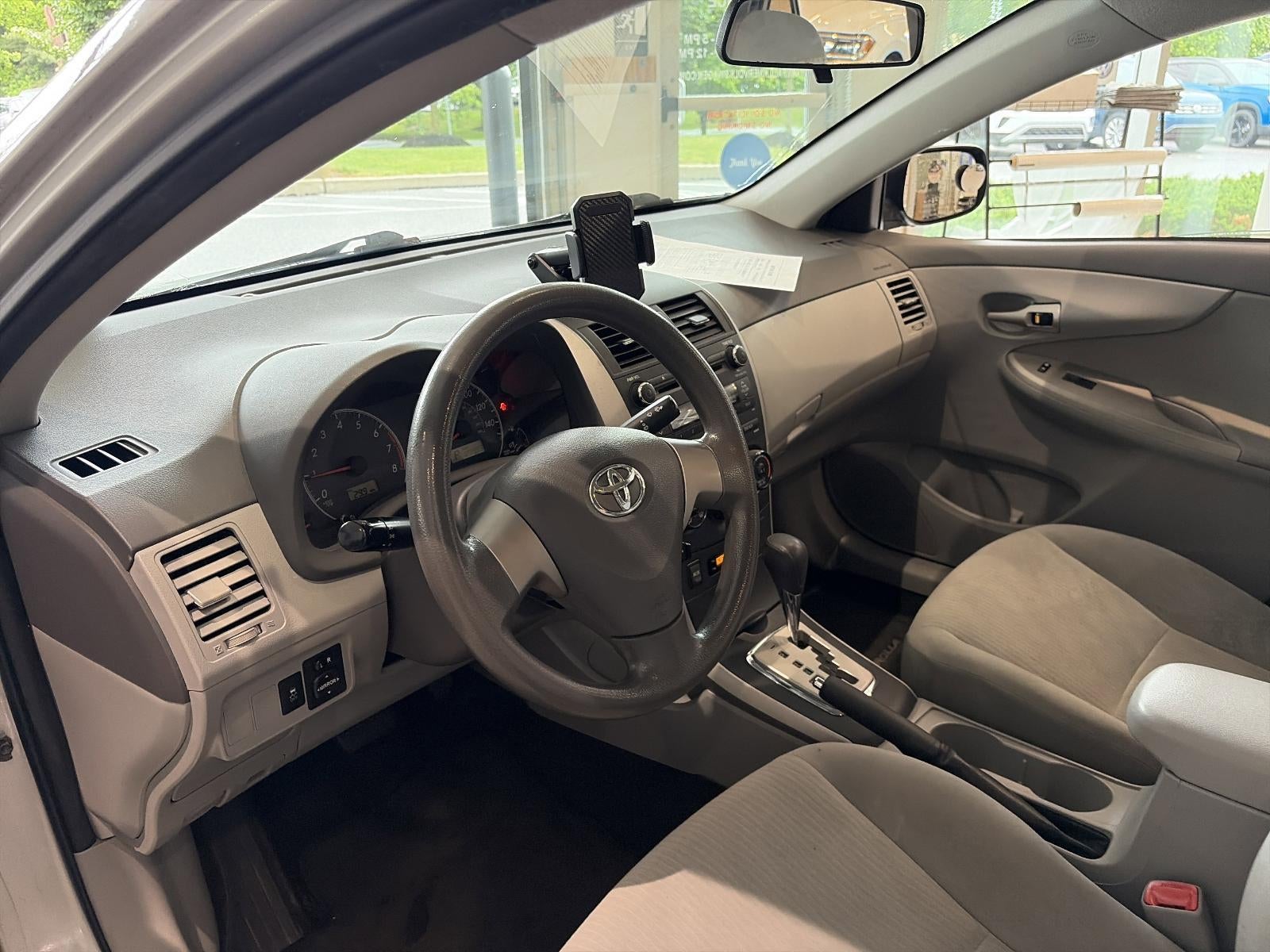 2010 Toyota Corolla 4dr Sdn Man (Natl)