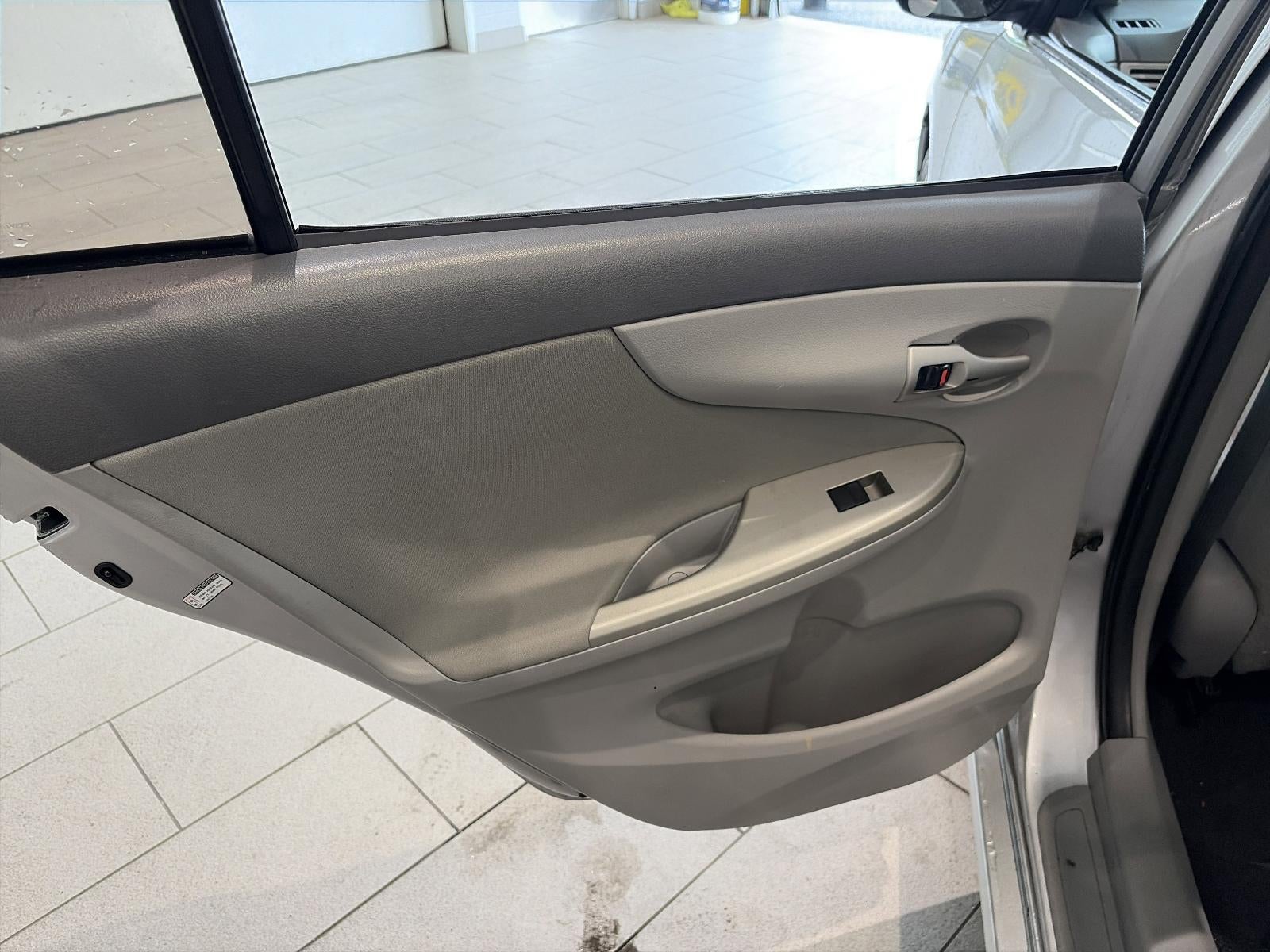 2010 Toyota Corolla 4dr Sdn Man (Natl)