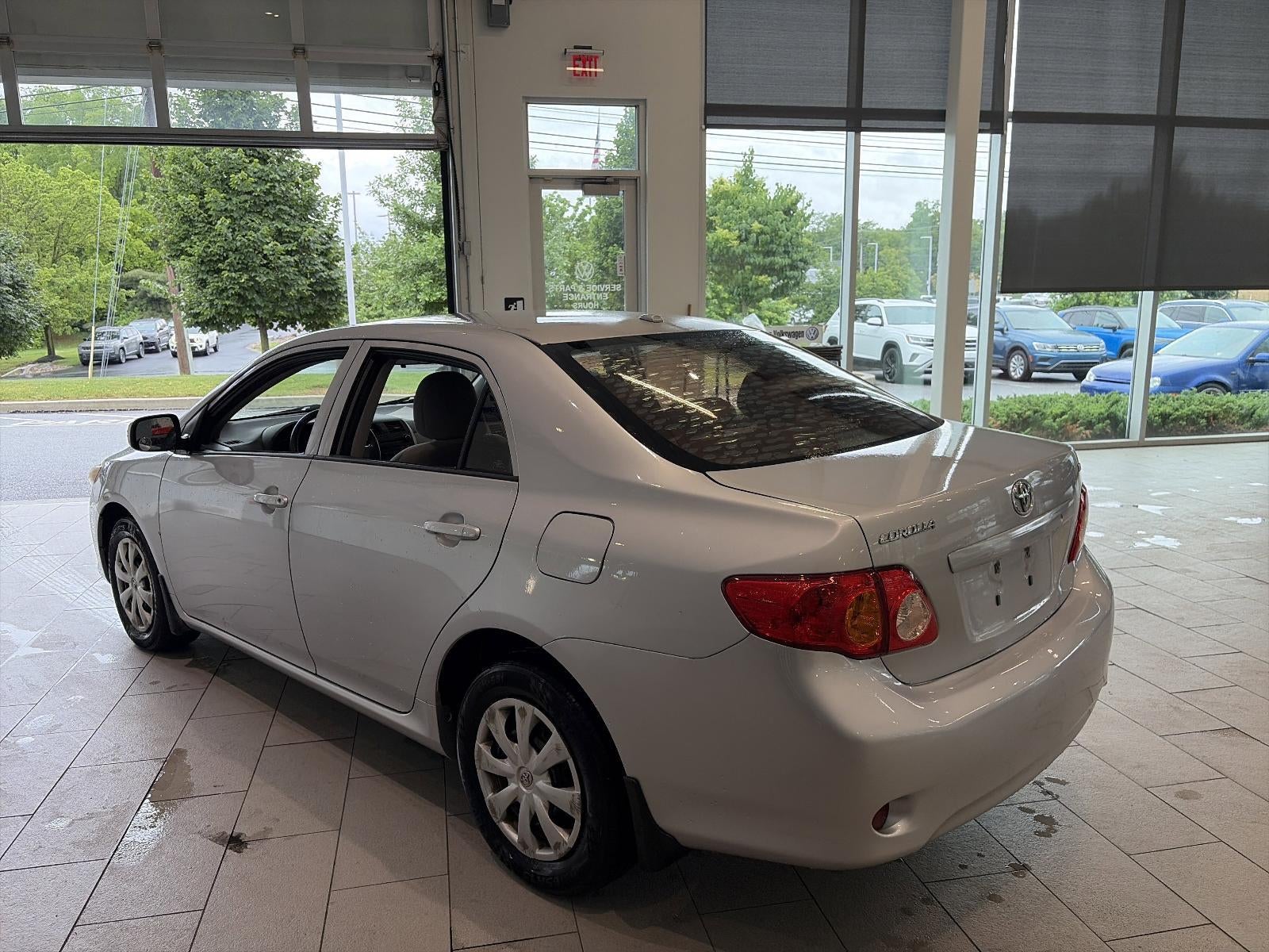 2010 Toyota Corolla 4dr Sdn Man (Natl)