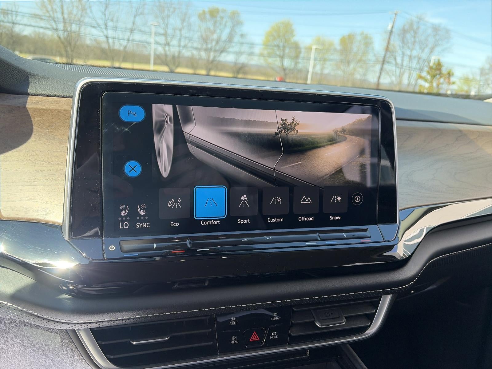 2024 Volkswagen Atlas 2.0T SE w/Technology 4MOTION