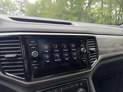 2023 Volkswagen Atlas Cross Sport 2.0T SE w/Technology 4MOTION