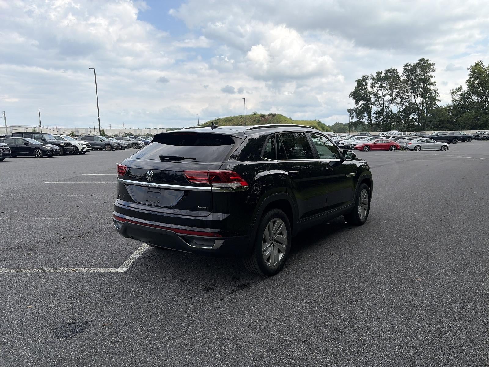 2023 Volkswagen Atlas Cross Sport 2.0T SE w/Technology 4MOTION