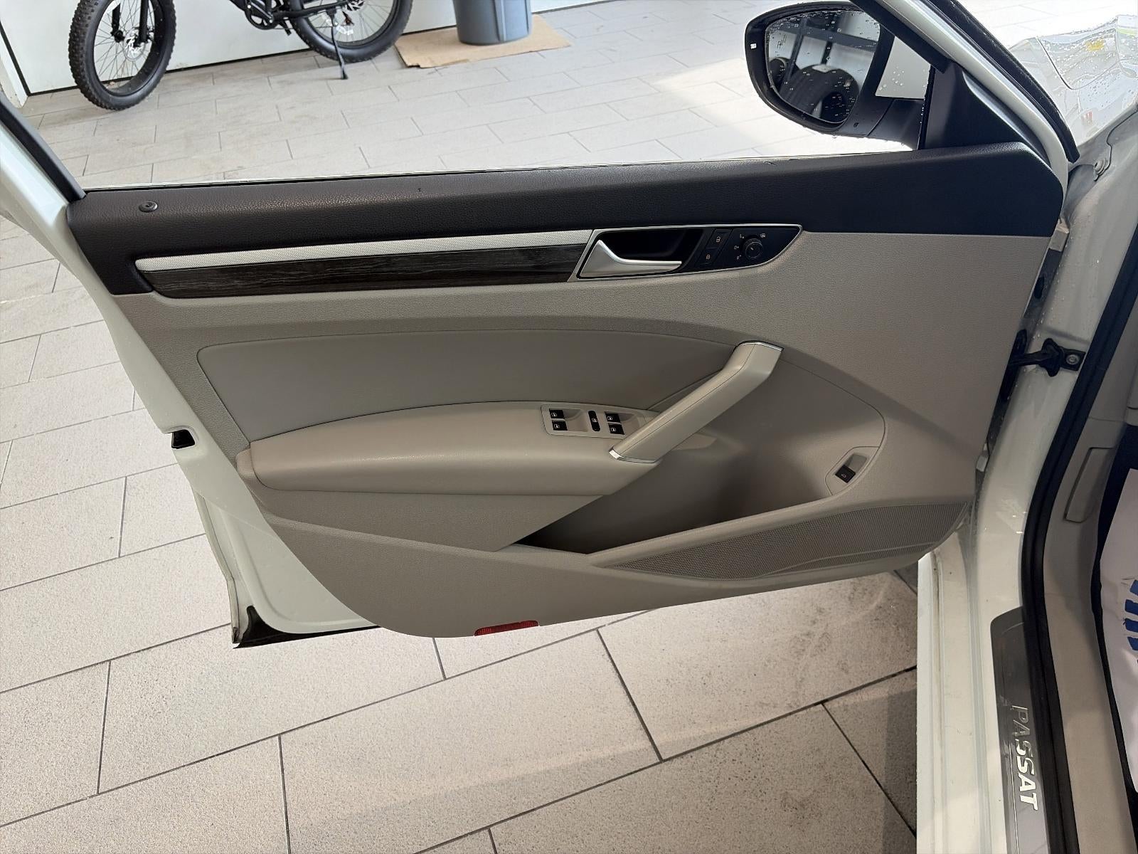 2018 Volkswagen Passat 2.0T SE w/Technology Auto