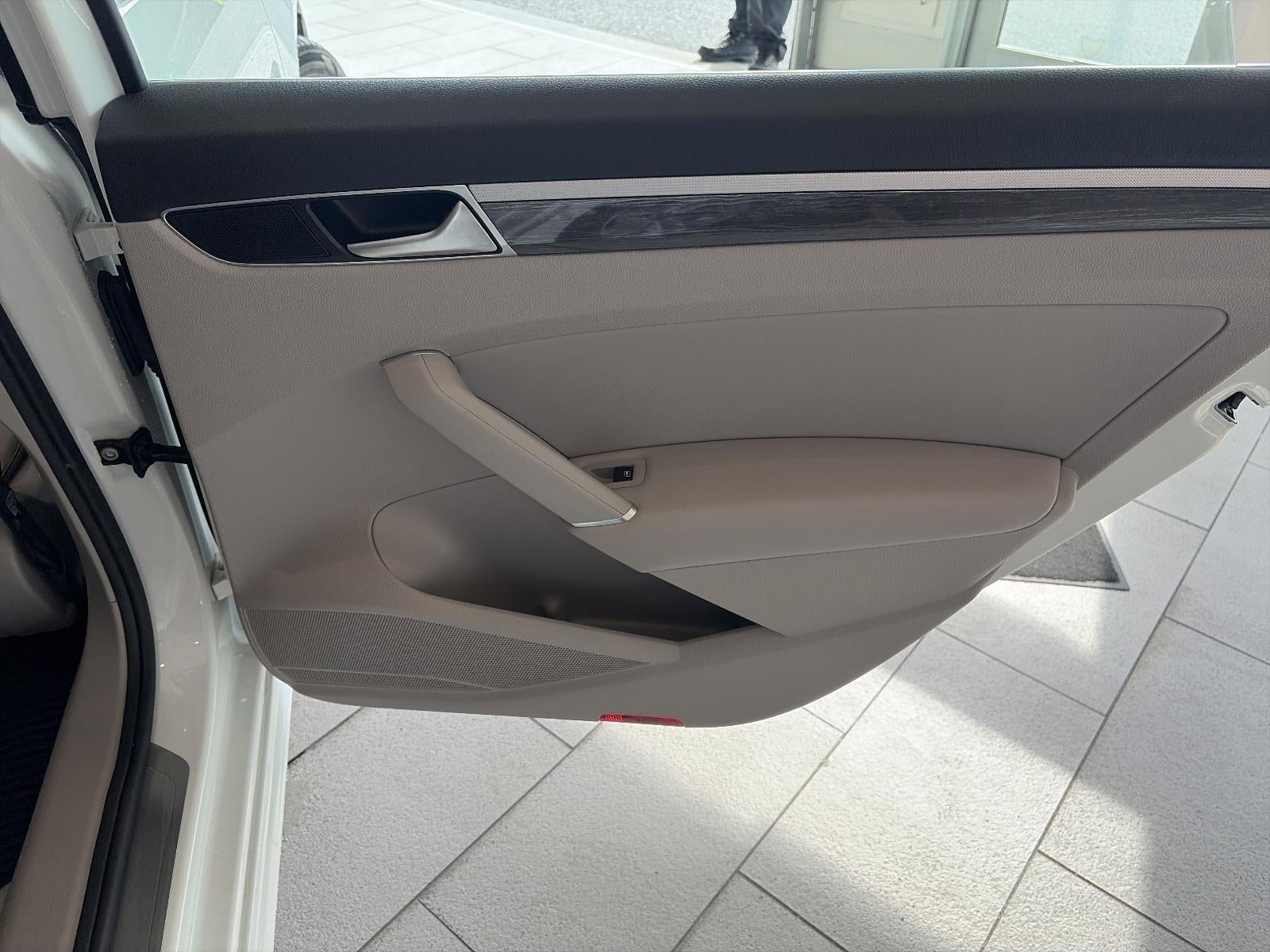 2018 Volkswagen Passat 2.0T SE w/Technology Auto