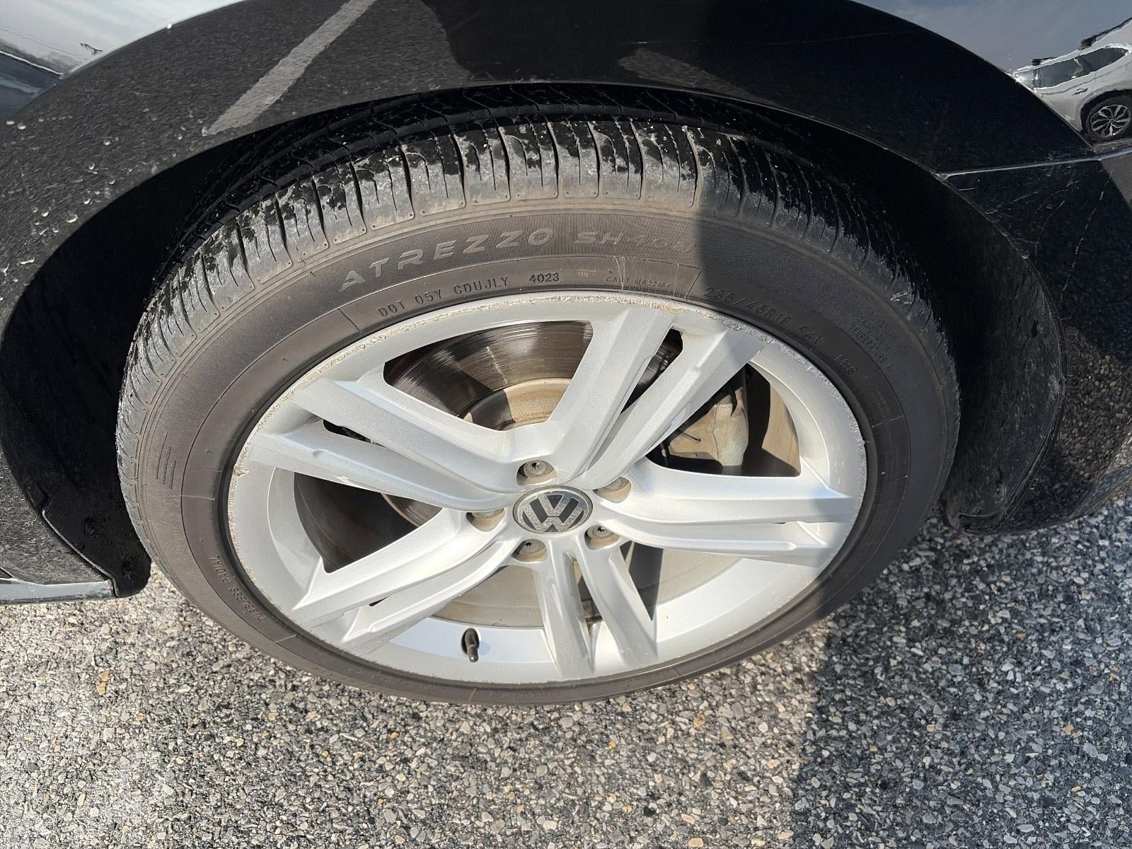 2014 Volkswagen Passat 4dr Sdn 1.8T Auto SEL Premium PZEV