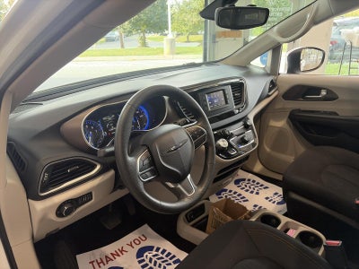 2017 Chrysler Pacifica LX FWD