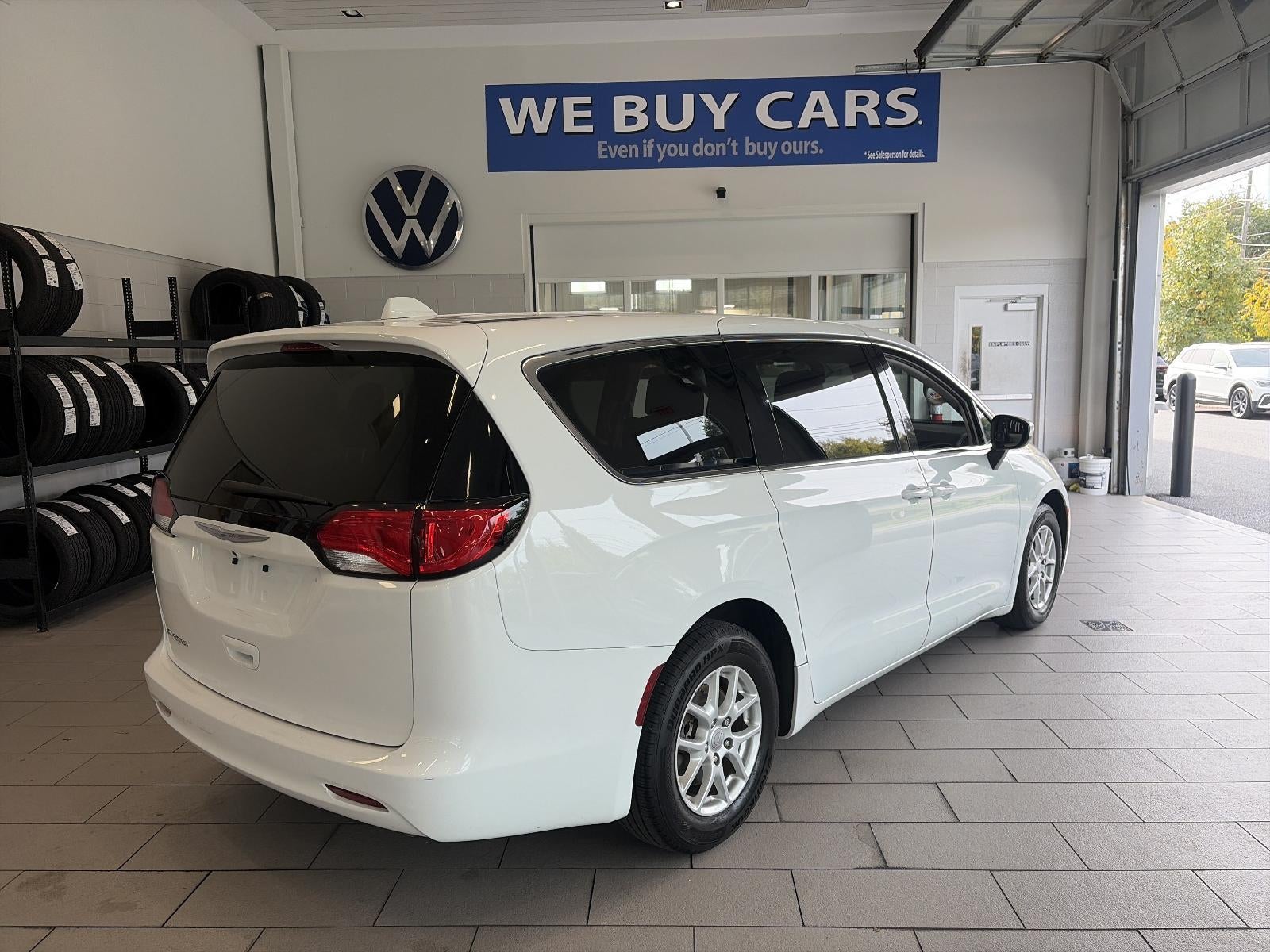 2017 Chrysler Pacifica LX FWD