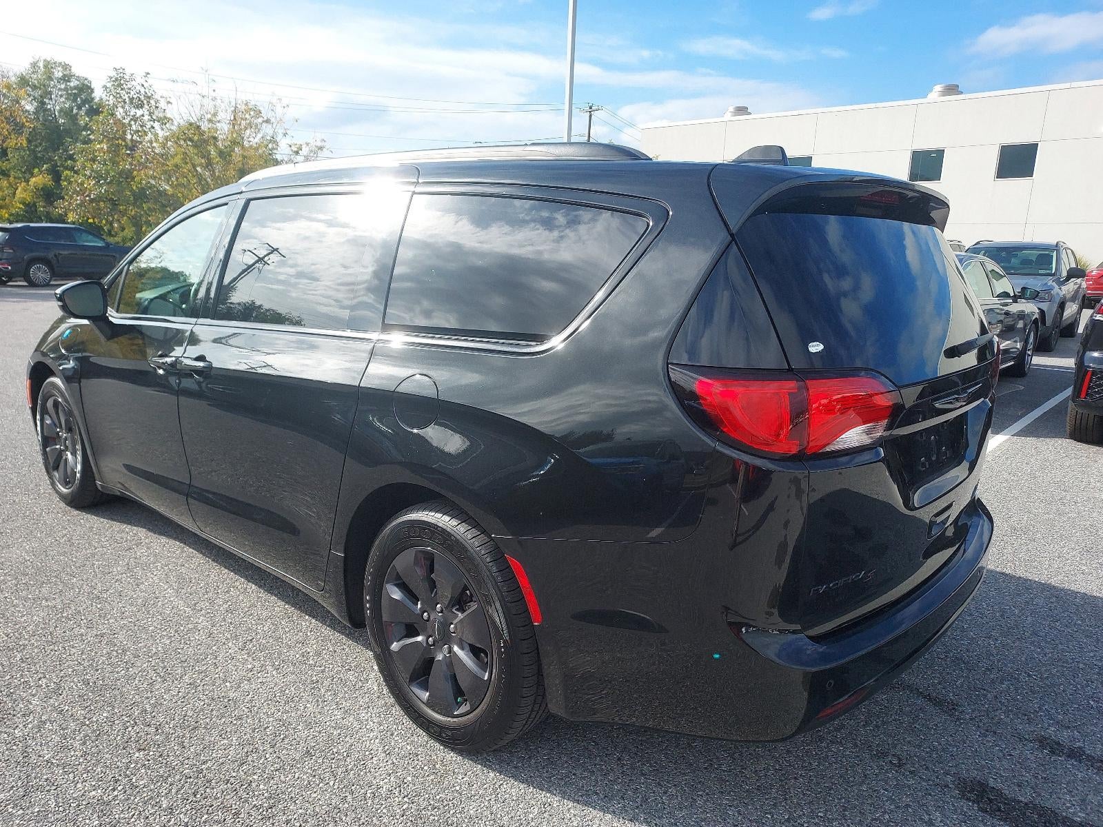 2020 Chrysler Pacifica Hybrid Red S FWD