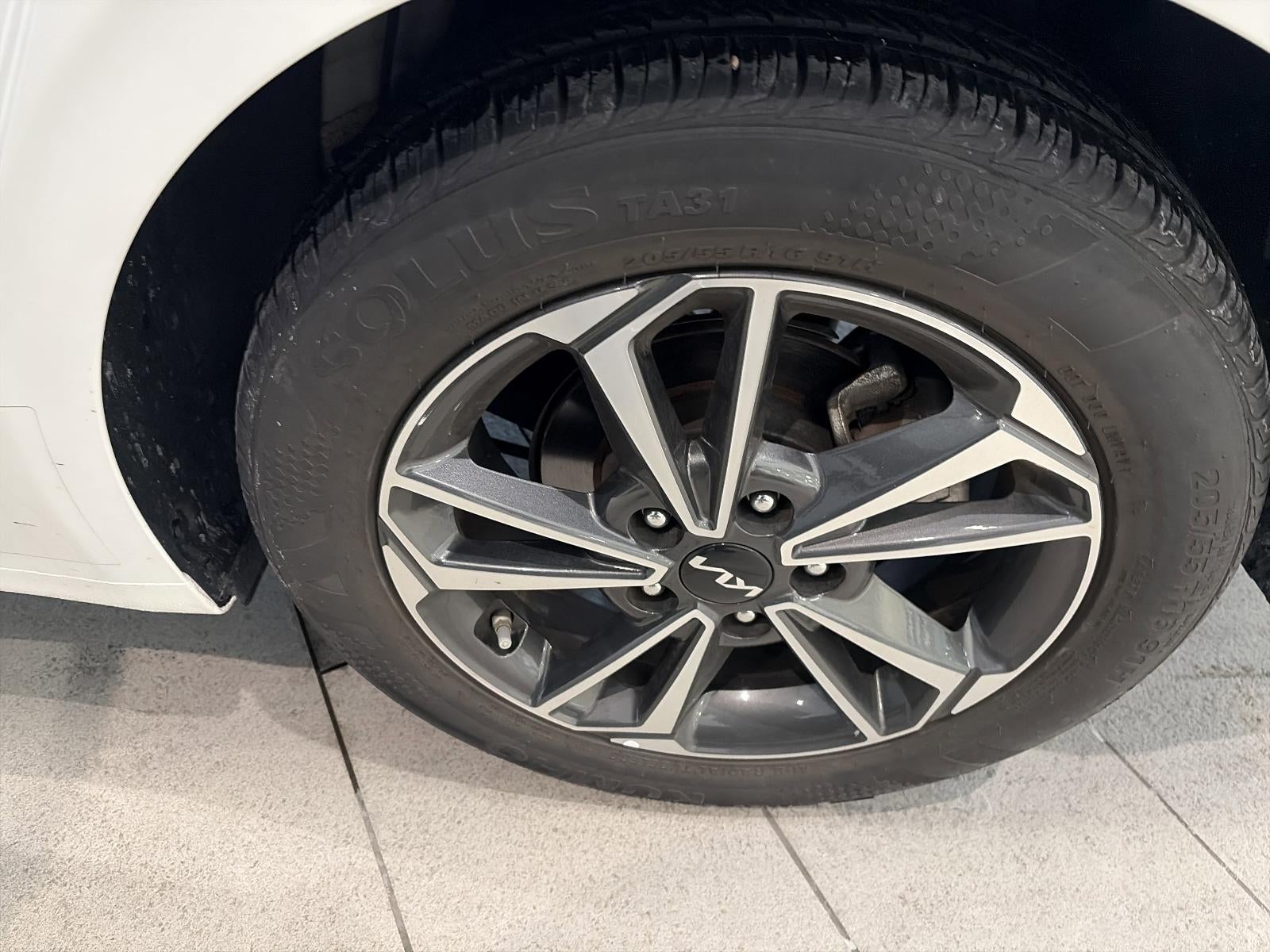 2023 Kia Forte LXS IVT