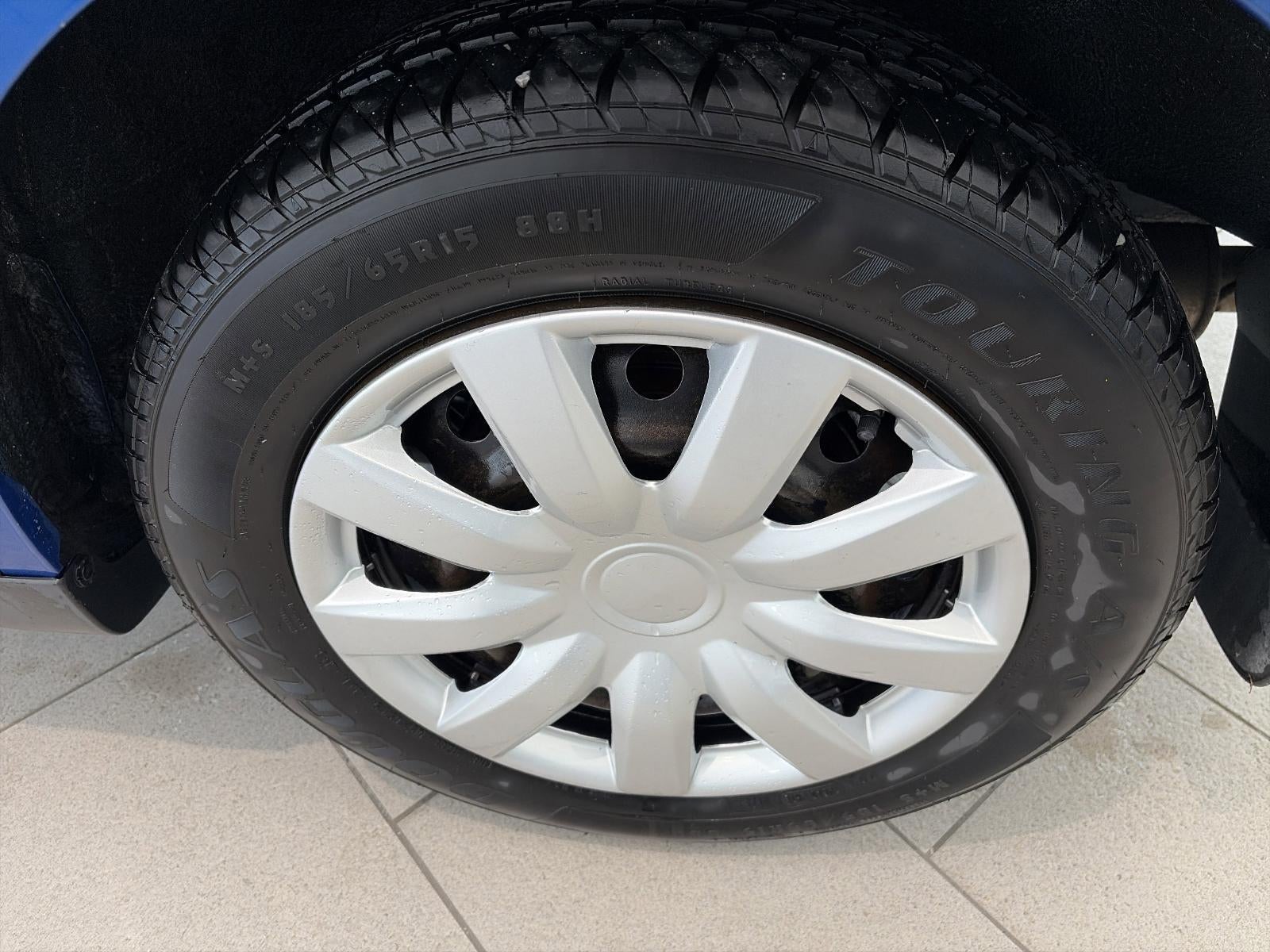 2008 Nissan Versa 5dr HB I4 Auto 1.8 S