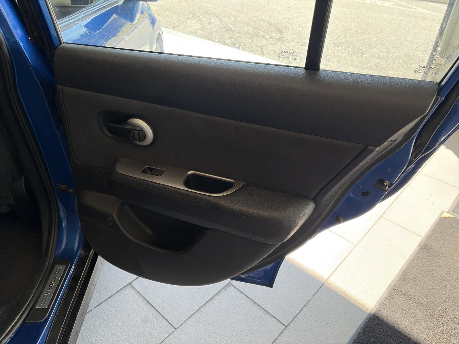 2008 Nissan Versa 5dr HB I4 Auto 1.8 S