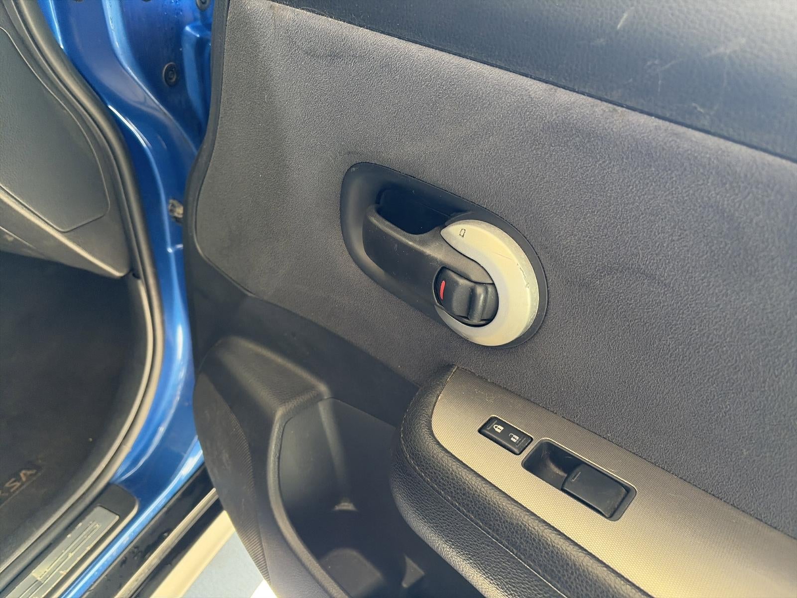 2008 Nissan Versa 5dr HB I4 Auto 1.8 S