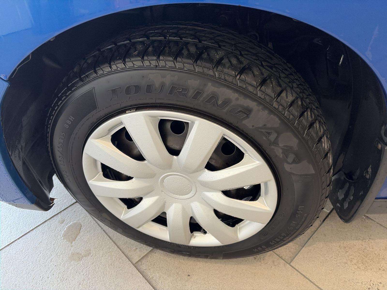 2008 Nissan Versa 5dr HB I4 Auto 1.8 S