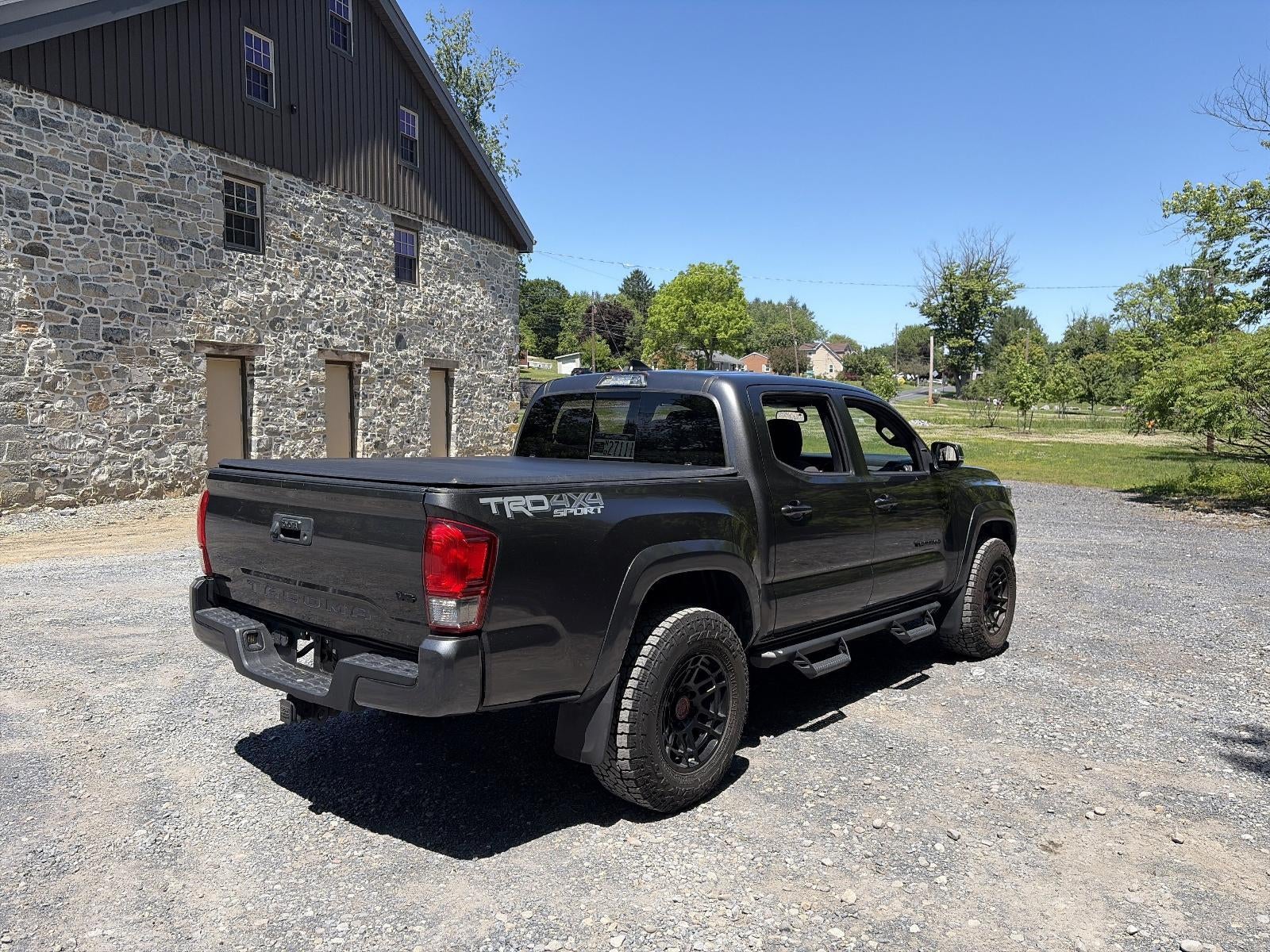 2017 Toyota Tacoma TRD Sport Double Cab 5' Bed V6 4x4 AT (Natl)