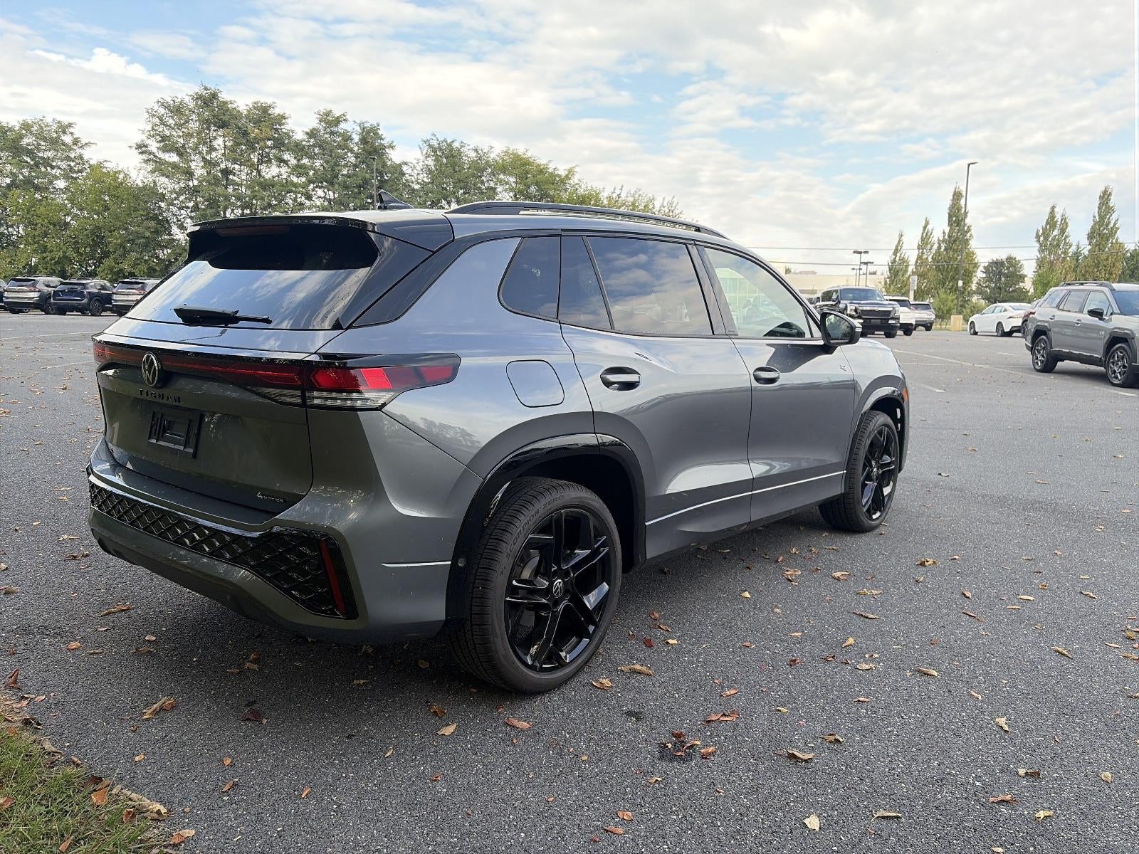 2026 Volkswagen Tiguan SE R-Line Black 4MOTION
