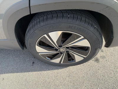 2024 Volkswagen Taos SE 4MOTION