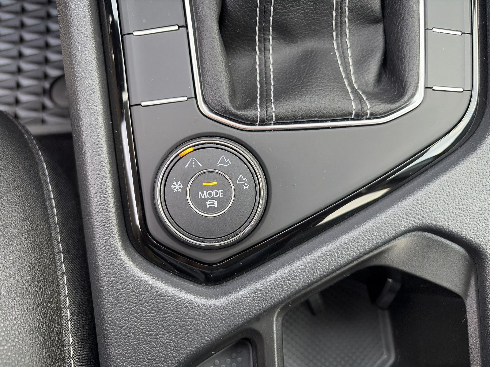 2024 Volkswagen Taos SE 4MOTION