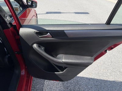 2016 Volkswagen Jetta 4dr Auto 1.8T Sport PZEV Sedan