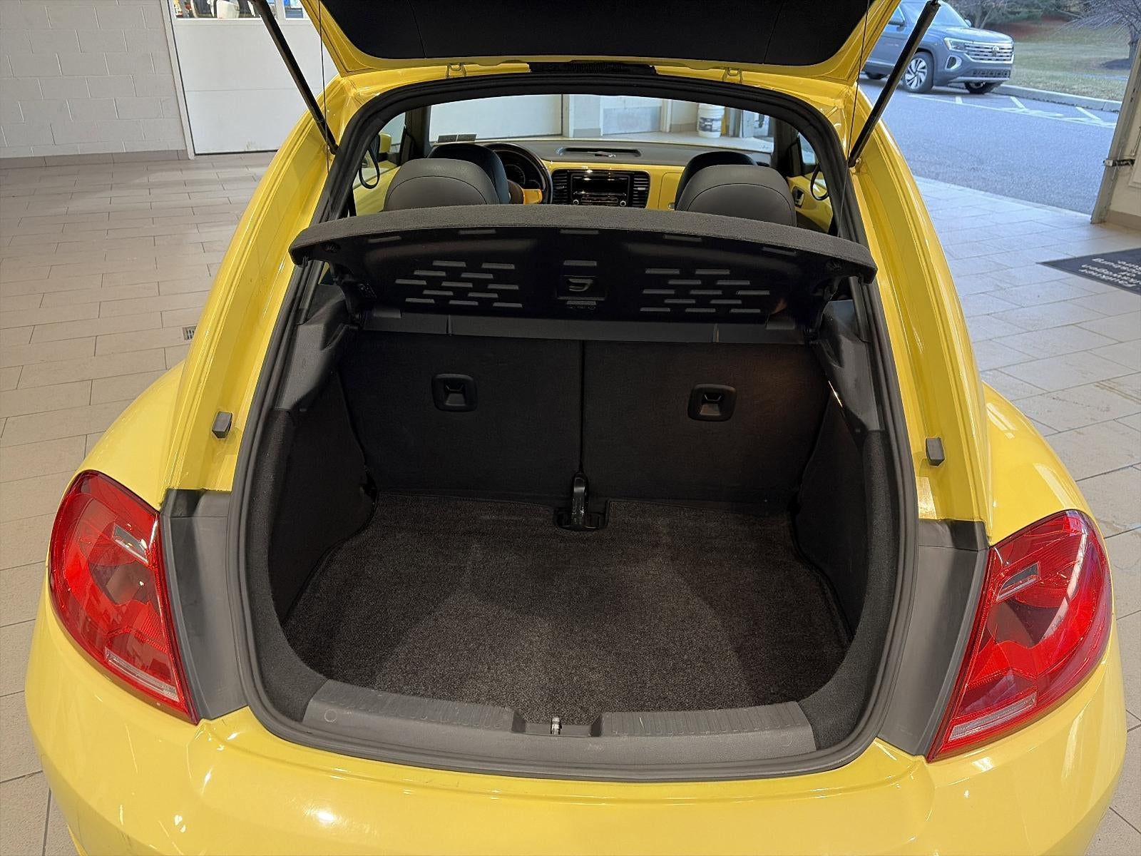 2013 Volkswagen Beetle 2dr Man 2.5L PZEV