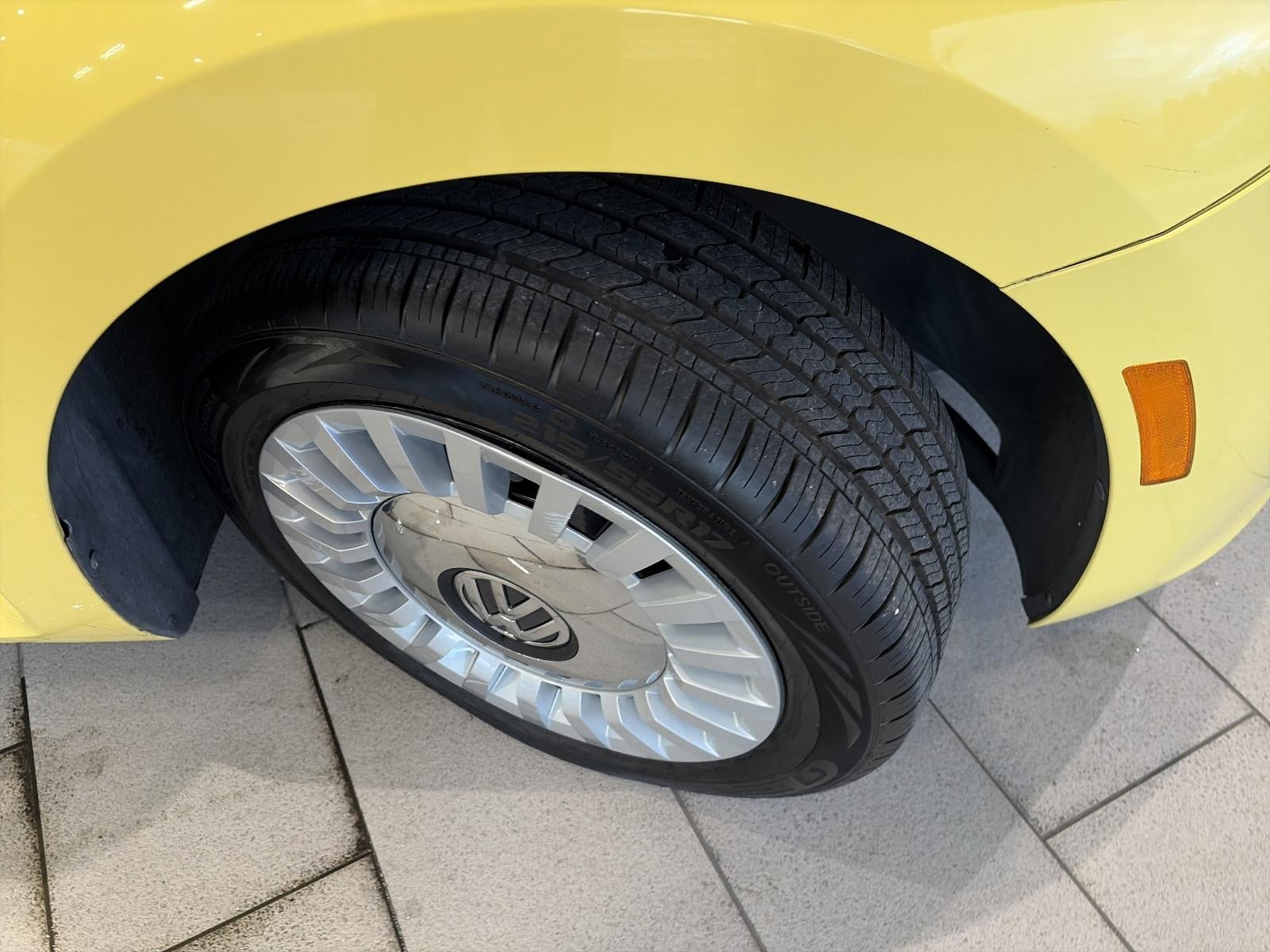 2013 Volkswagen Beetle 2dr Man 2.5L PZEV