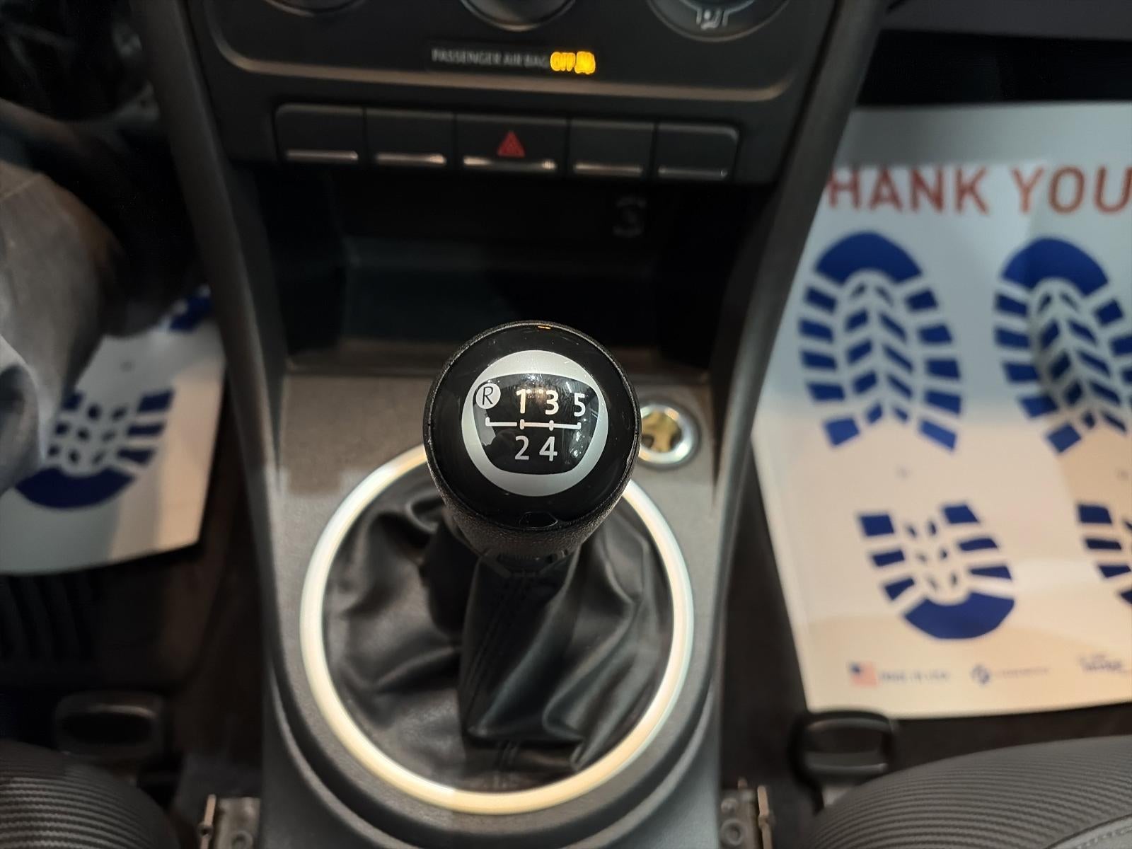 2013 Volkswagen Beetle 2dr Man 2.5L PZEV