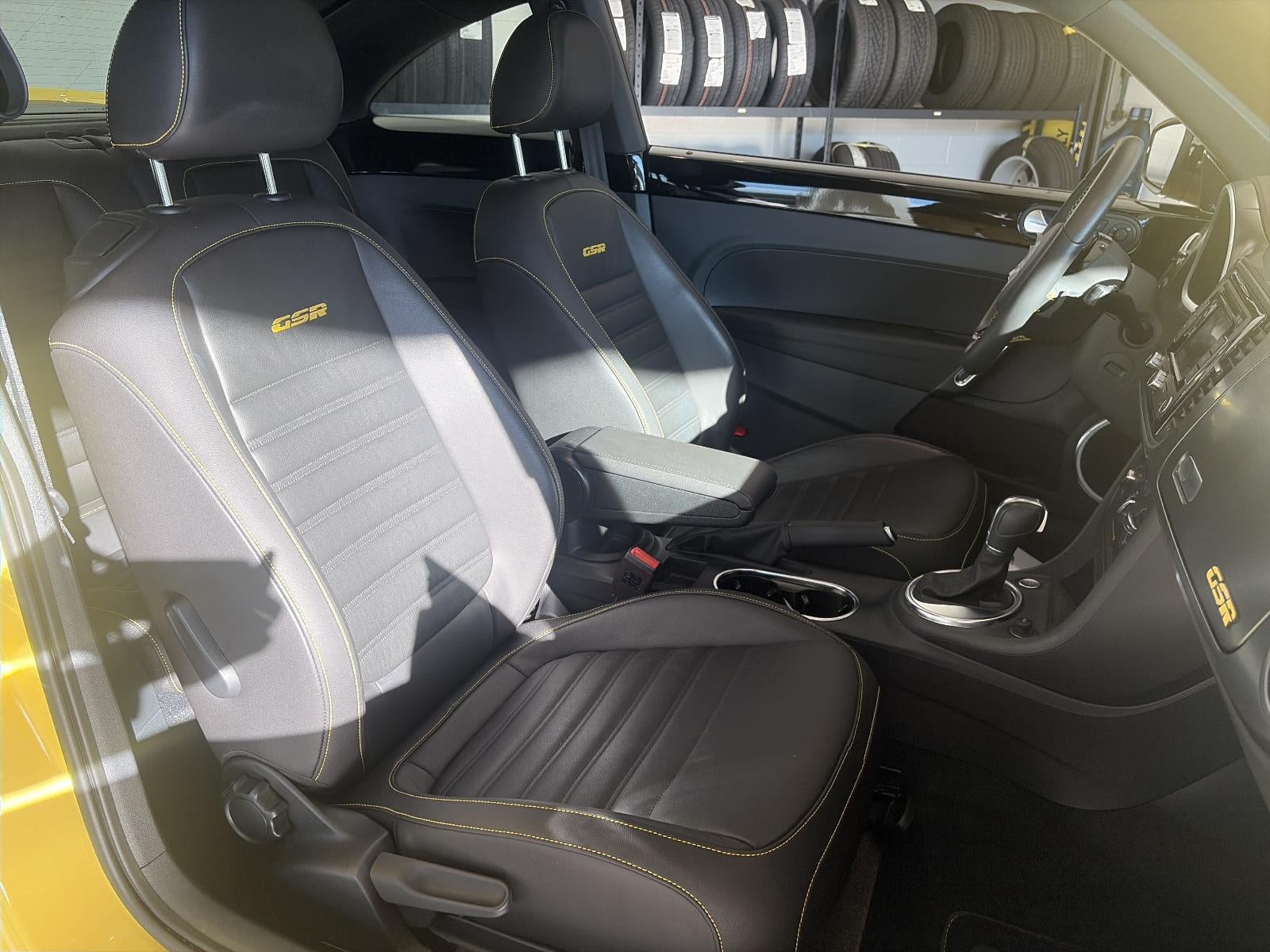 2014 Volkswagen Beetle 2dr DSG 2.0T Turbo R-Line PZEV