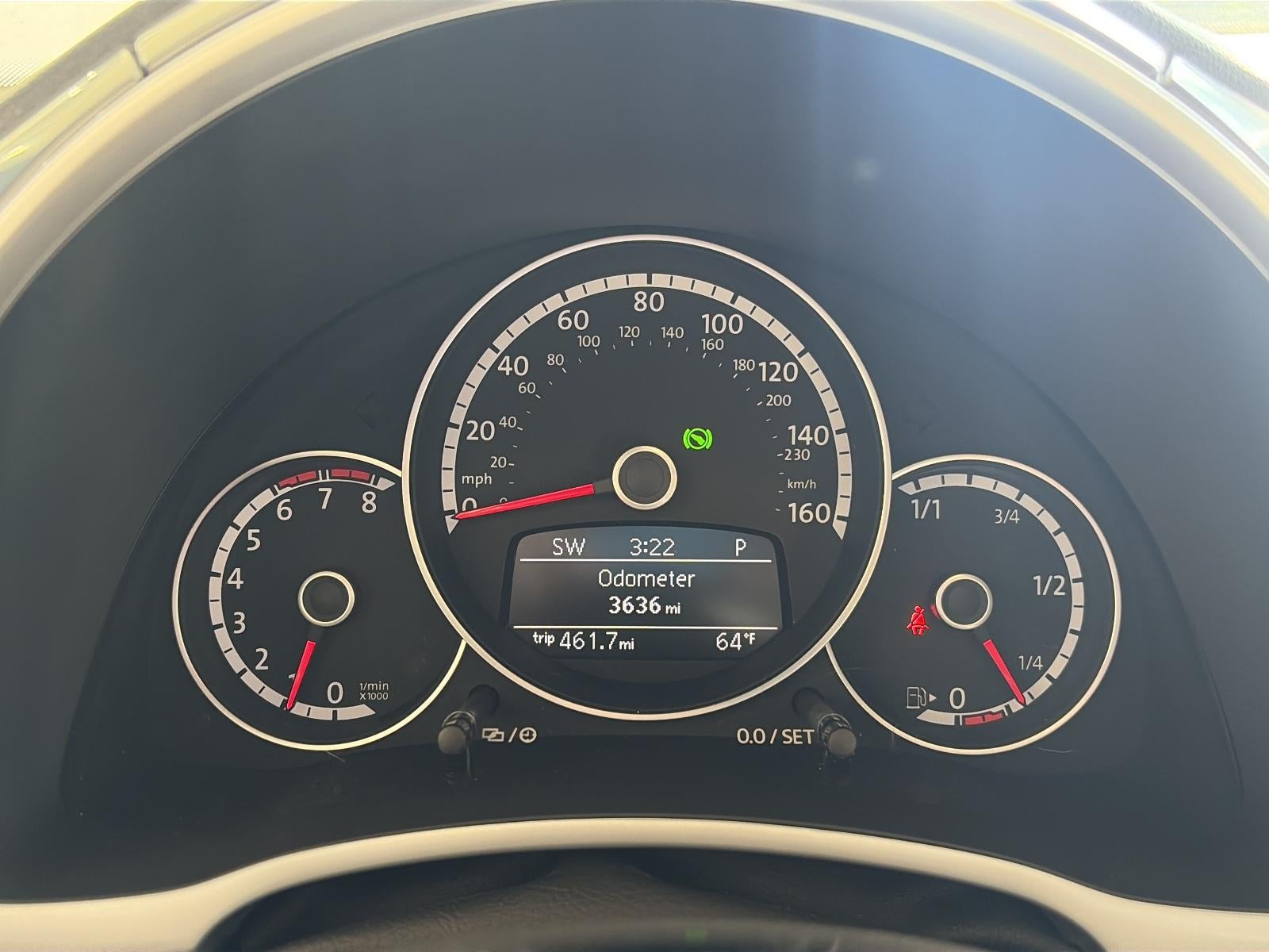 2014 Volkswagen Beetle 2dr DSG 2.0T Turbo R-Line PZEV